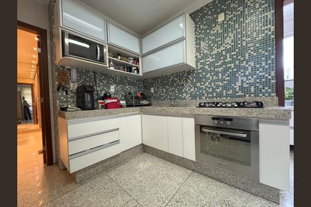 cozinha de apartamento para alugar com 3 quartos, 107m² em Indaiá, Belo Horizonte