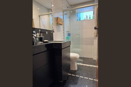 banheiro 2 de apartamento para alugar com 3 quartos, 107m² em Indaiá, Belo Horizonte
