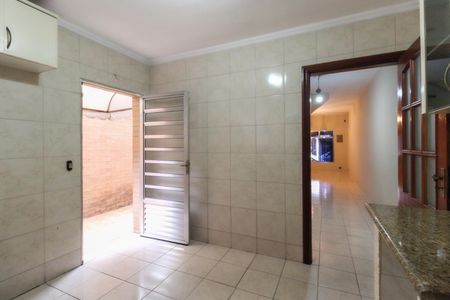 Casa à venda com 114m², 3 quartos e 2 vagas Casa à venda com 114m², 3 quartos e 2 vagasCozinha