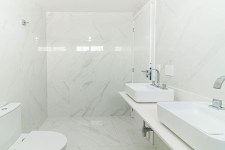 Apartamento à venda com 390m², 4 quartos e 4 vagasBanheiro da Suíte 3