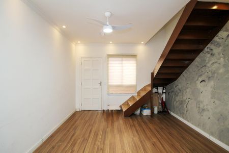Sala de casa de condomínio para alugar com 2 quartos, 55m² em Centreville, Cotia