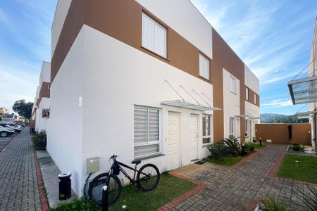 Casa de condomínio para alugar com 55m², 2 quartos e 1 vagaFachada