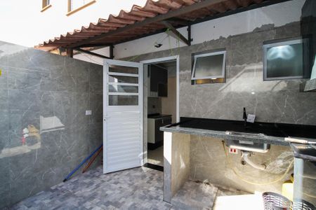Casa de condomínio para alugar com 55m², 2 quartos e 1 vagaQuintal
