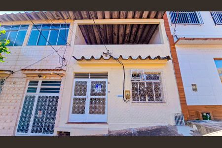 Casa para alugar com 156m², 2 quartos e sem vagaFachada casa com placa