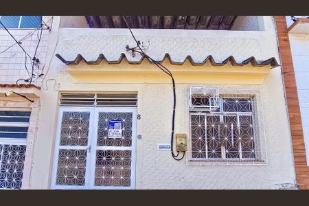 Casa para alugar com 156m², 2 quartos e sem vagaFachada casa com placa