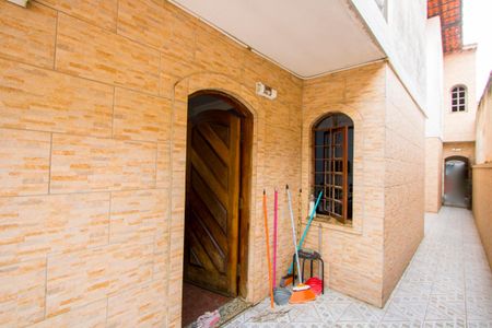 Casa à venda com 200m², 3 quartos e 1 vaga Casa à venda com 200m², 3 quartos e 1 vagaCorredor externo