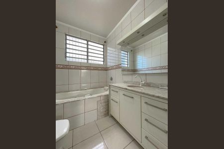 Banheiro 1 de casa para alugar com 2 quartos, 80m² em Cristo Rei, São Leopoldo