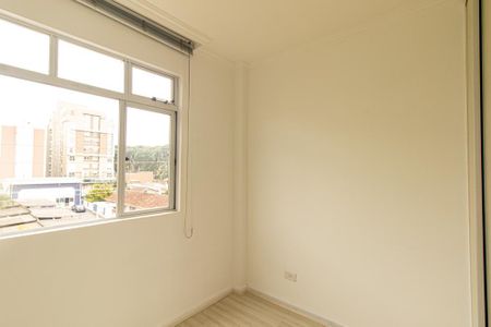 Quarto 2 de apartamento para alugar com 2 quartos, 62m² em Vila Izabel, Curitiba