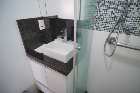 Banheiro da Suíte 1 de apartamento para alugar com 3 quartos, 105m² em Petrópolis, Porto Alegre