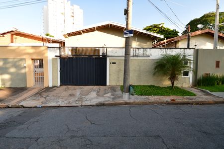 Casa à venda com 161m², 3 quartos e 2 vagasFachada