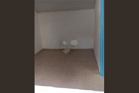 Casa à venda com 4 quartos, 220m² em Vila Zat, São Paulo