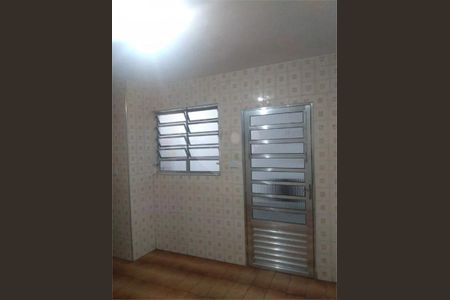 Casa à venda com 4 quartos, 220m² em Vila Zat, São Paulo