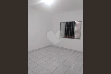 Casa à venda com 4 quartos, 220m² em Vila Zat, São Paulo