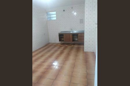 Casa à venda com 4 quartos, 220m² em Vila Zat, São Paulo