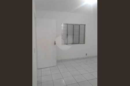 Casa à venda com 4 quartos, 220m² em Vila Zat, São Paulo