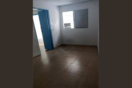 Casa à venda com 4 quartos, 220m² em Vila Zat, São Paulo