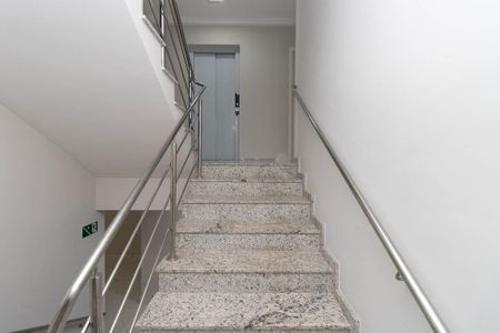Apartamento para alugar com 40m², 1 quarto e sem vaga Apartamento para alugar com 40m², 1 quarto e sem vagaEscada
