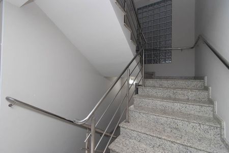 Apartamento para alugar com 40m², 1 quarto e sem vaga Apartamento para alugar com 40m², 1 quarto e sem vagaEscada