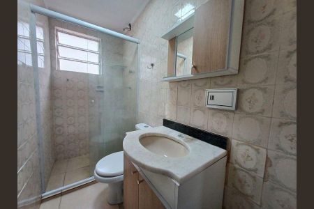 Banheiro de apartamento para alugar com 1 quarto, 37m² em Vila Ipiranga, Porto Alegre