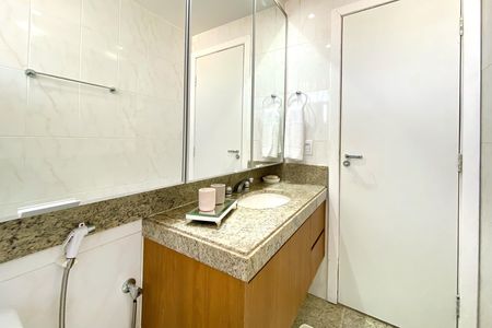 Apartamento à venda com 134m², 4 quartos e 2 vagas Apartamento à venda com 134m², 4 quartos e 2 vagasBanheiro da Suíte