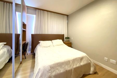 Apartamento à venda com 134m², 4 quartos e 2 vagas Apartamento à venda com 134m², 4 quartos e 2 vagasSuite