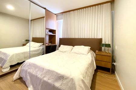 Apartamento à venda com 134m², 4 quartos e 2 vagas Apartamento à venda com 134m², 4 quartos e 2 vagasSuite
