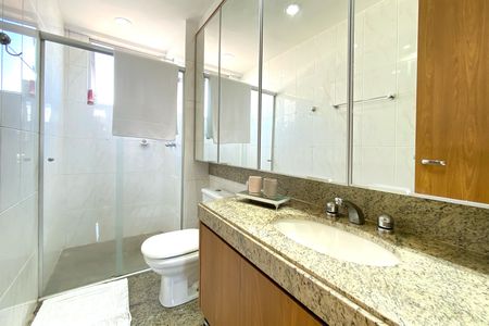 Apartamento à venda com 134m², 4 quartos e 2 vagas Apartamento à venda com 134m², 4 quartos e 2 vagasBanheiro da Suíte