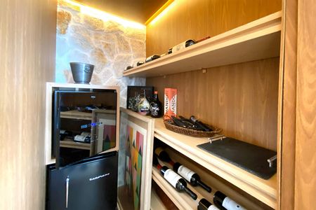 Apartamento à venda com 134m², 4 quartos e 2 vagas Apartamento à venda com 134m², 4 quartos e 2 vagasAdega