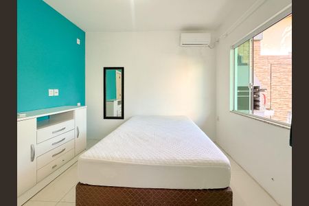 Quarto  de apartamento para alugar com 1 quarto, 33m² em São João do Rio Vermelho, Florianópolis