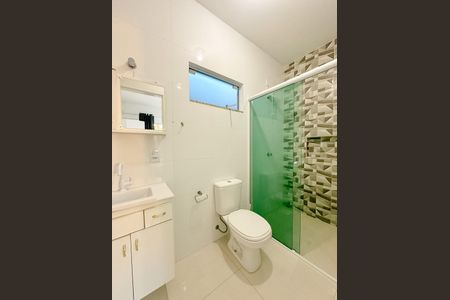 Banheiro de apartamento para alugar com 1 quarto, 33m² em São João do Rio Vermelho, Florianópolis