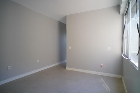Sala  de apartamento à venda com 1 quarto, 62m² em Vila Ipiranga, Porto Alegre