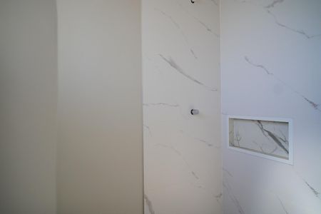 Banheiro  de apartamento à venda com 1 quarto, 62m² em Vila Ipiranga, Porto Alegre