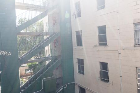 Vista da Sala de apartamento para alugar com 2 quartos, 43m² em Conjunto Habitacional Presidente Castelo Branco, Carapicuíba