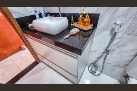Apartamento à venda com 136m², 3 quartos e 1 vagaBanheiro Quarto 2