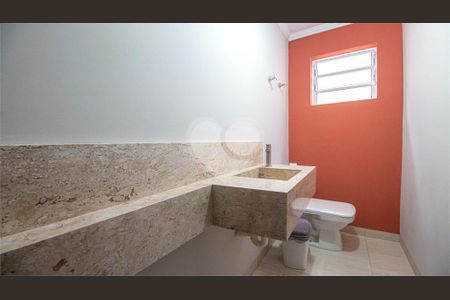 Casa à venda com 240m², 4 quartos e sem vaga