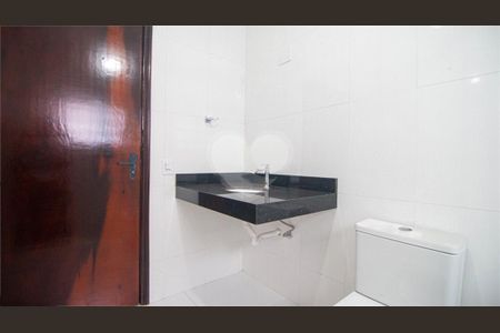 Casa à venda com 240m², 4 quartos e sem vaga