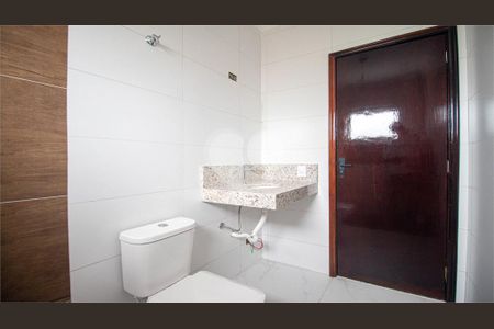 Casa à venda com 240m², 4 quartos e sem vaga