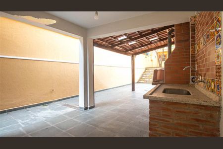 Casa à venda com 240m², 4 quartos e sem vaga
