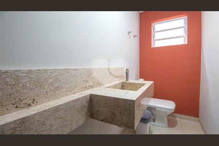 Casa à venda com 240m², 4 quartos e sem vaga