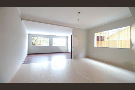 Casa à venda com 240m², 4 quartos e sem vaga