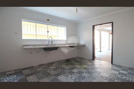 Casa à venda com 240m², 4 quartos e sem vaga