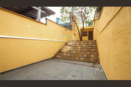 Casa à venda com 240m², 4 quartos e sem vaga