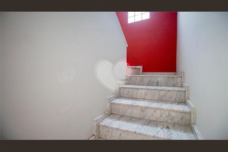 Casa à venda com 240m², 4 quartos e sem vaga