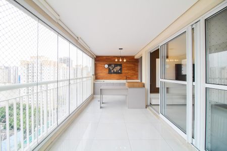 Apartamento à venda com 102m², 3 quartos e 1 vaga Apartamento à venda com 102m², 3 quartos e 1 vagaVaranda