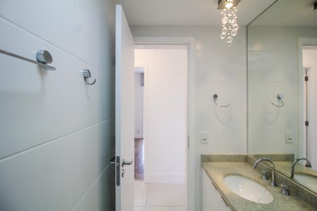 Apartamento à venda com 102m², 3 quartos e 1 vaga Apartamento à venda com 102m², 3 quartos e 1 vagaBanheiro