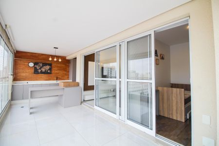 Apartamento à venda com 102m², 3 quartos e 1 vaga Apartamento à venda com 102m², 3 quartos e 1 vagaVaranda