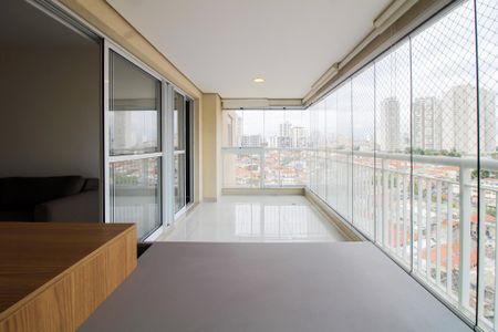 Apartamento à venda com 102m², 3 quartos e 1 vaga Apartamento à venda com 102m², 3 quartos e 1 vagaVaranda