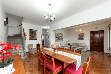 Casa à venda com 4 quartos, 226m² em Vila Isa, São Paulo