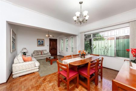 Casa à venda com 4 quartos, 226m² em Vila Isa, São Paulo