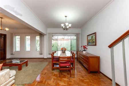 Casa à venda com 4 quartos, 226m² em Vila Isa, São Paulo